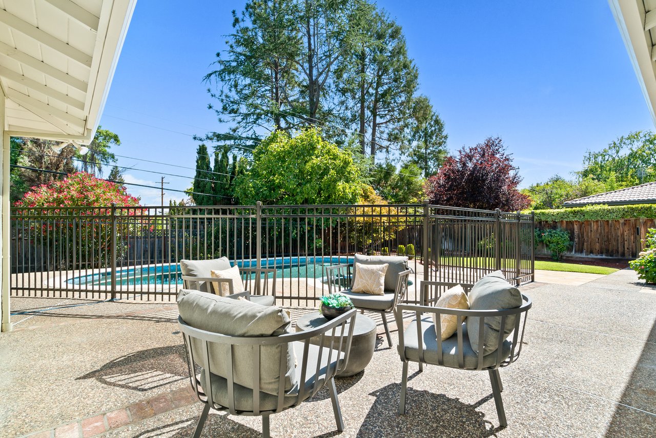247 Marchmont Dr