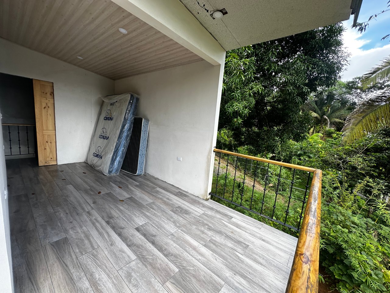 Investment Opportunity in Playa Hermosa – Fixer-Upper with Great Potential!