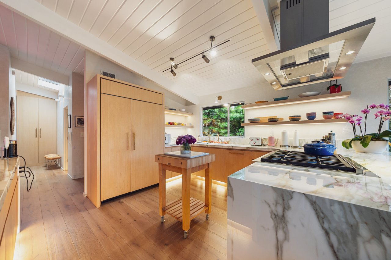 295 Mabery Rd, Santa Monica