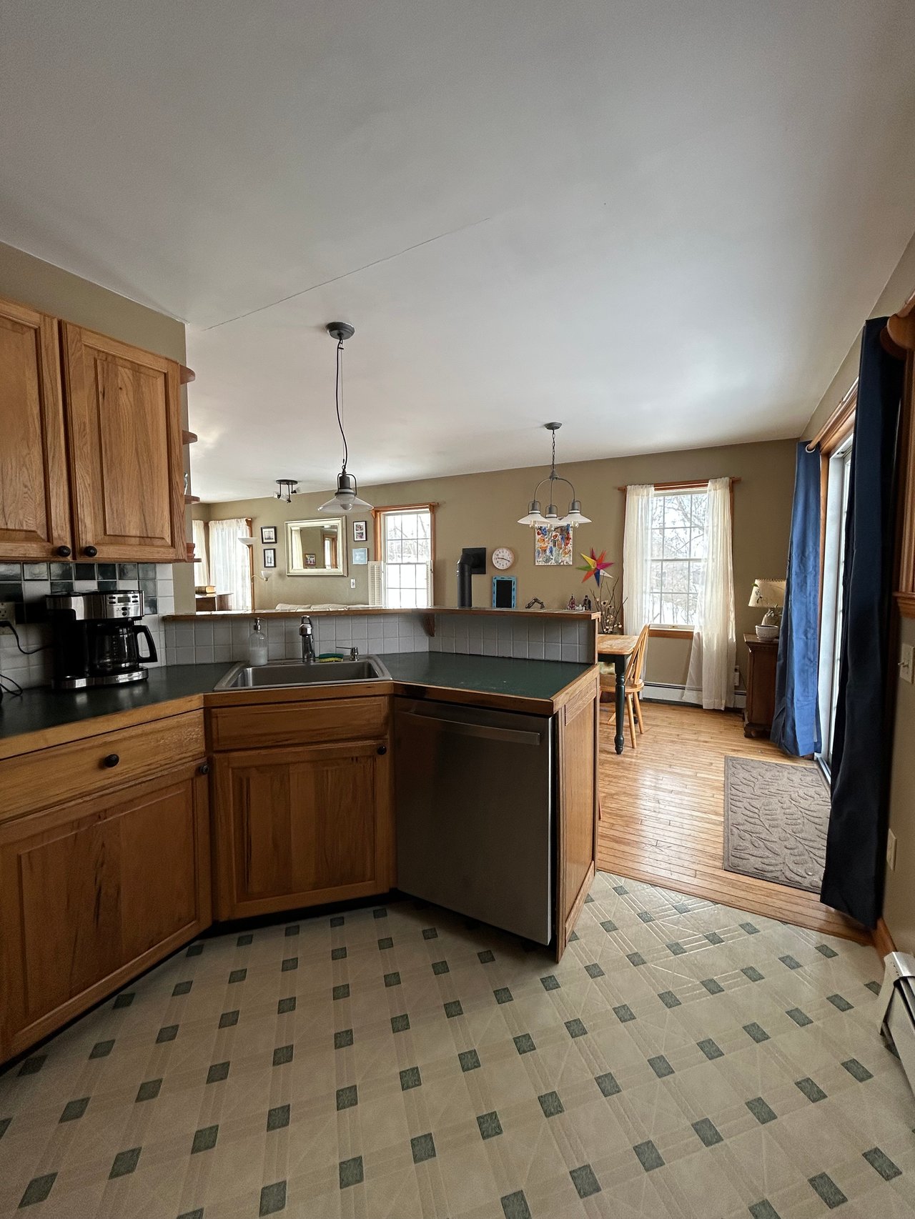 56 Lake Av, Rockland