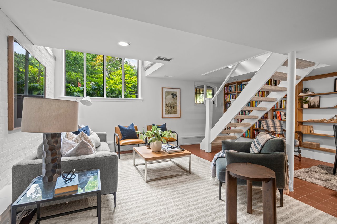 15 Hillcrest Park
