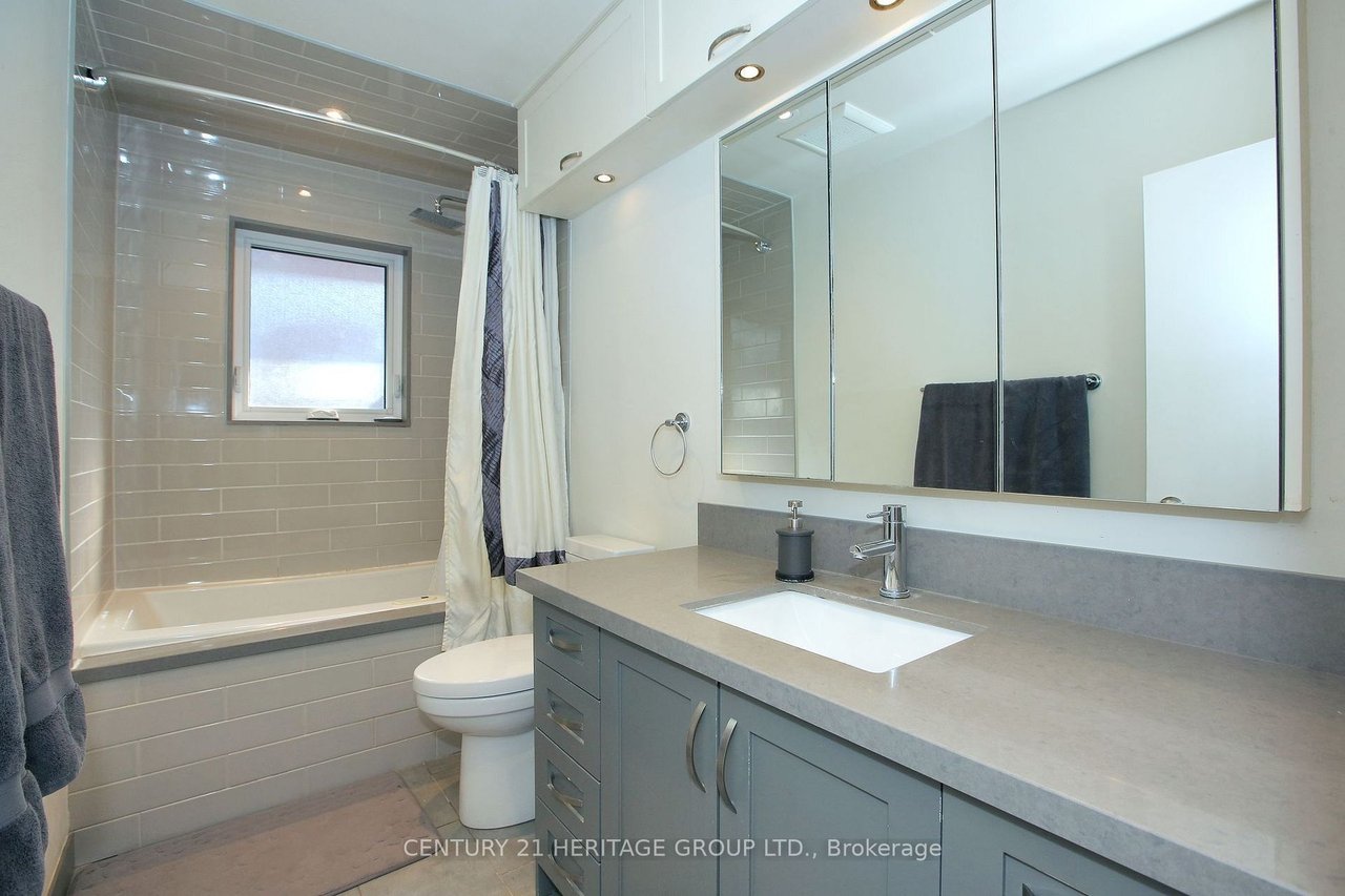  Beautifully Renovated Interior 