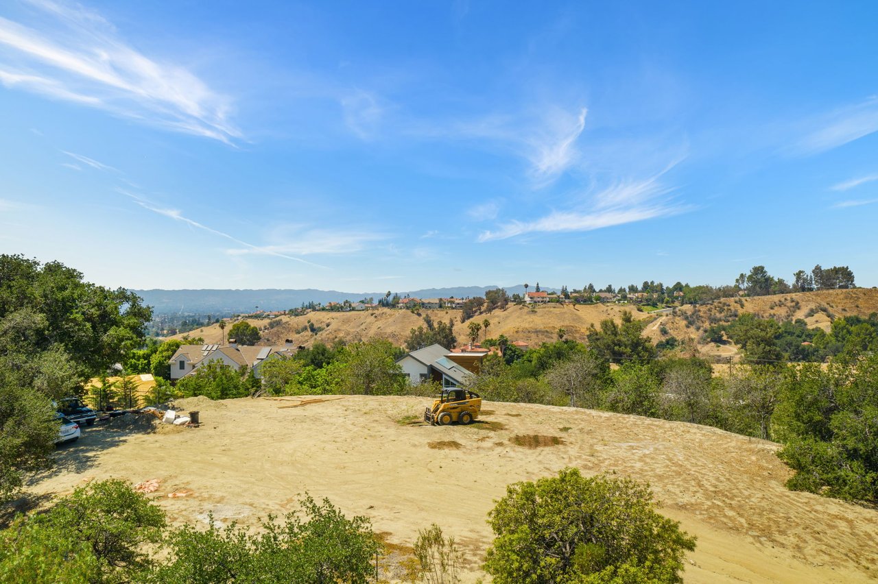 18160 Knoll Hill