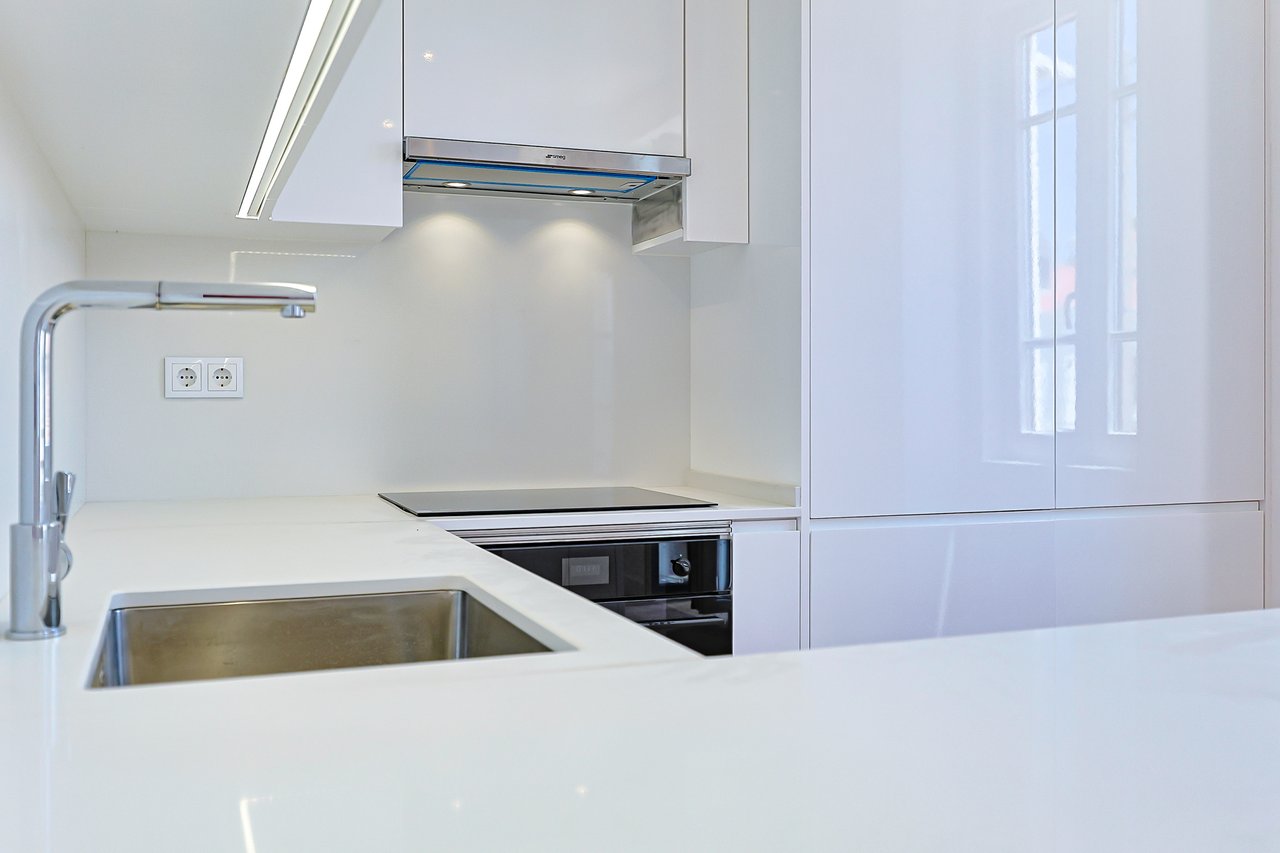 Elegant New T2 Apartment with Two Suites in Monte Estoril
