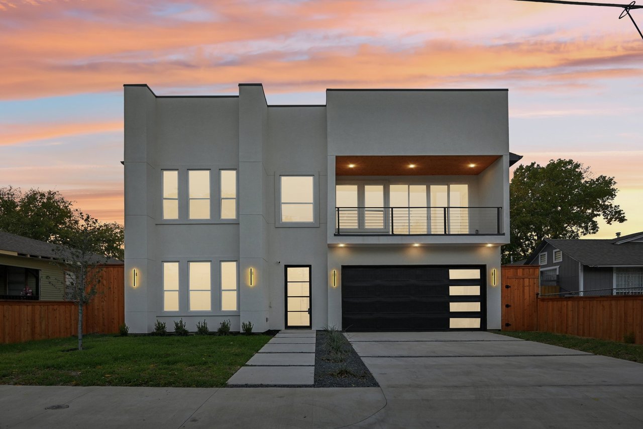 Home In Trinity Grove - A Must-See! 
