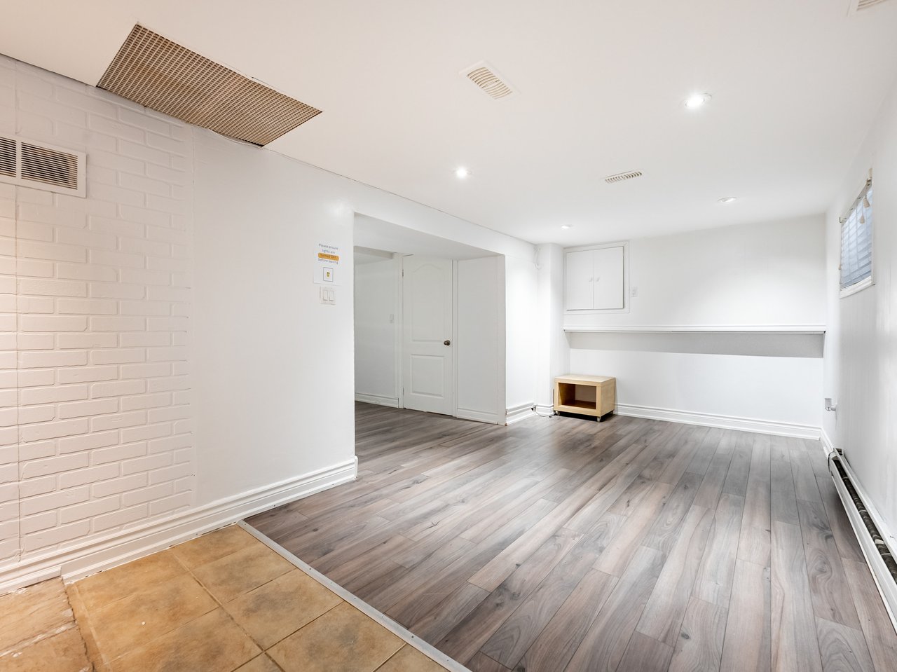 28 Lakeland Crescent