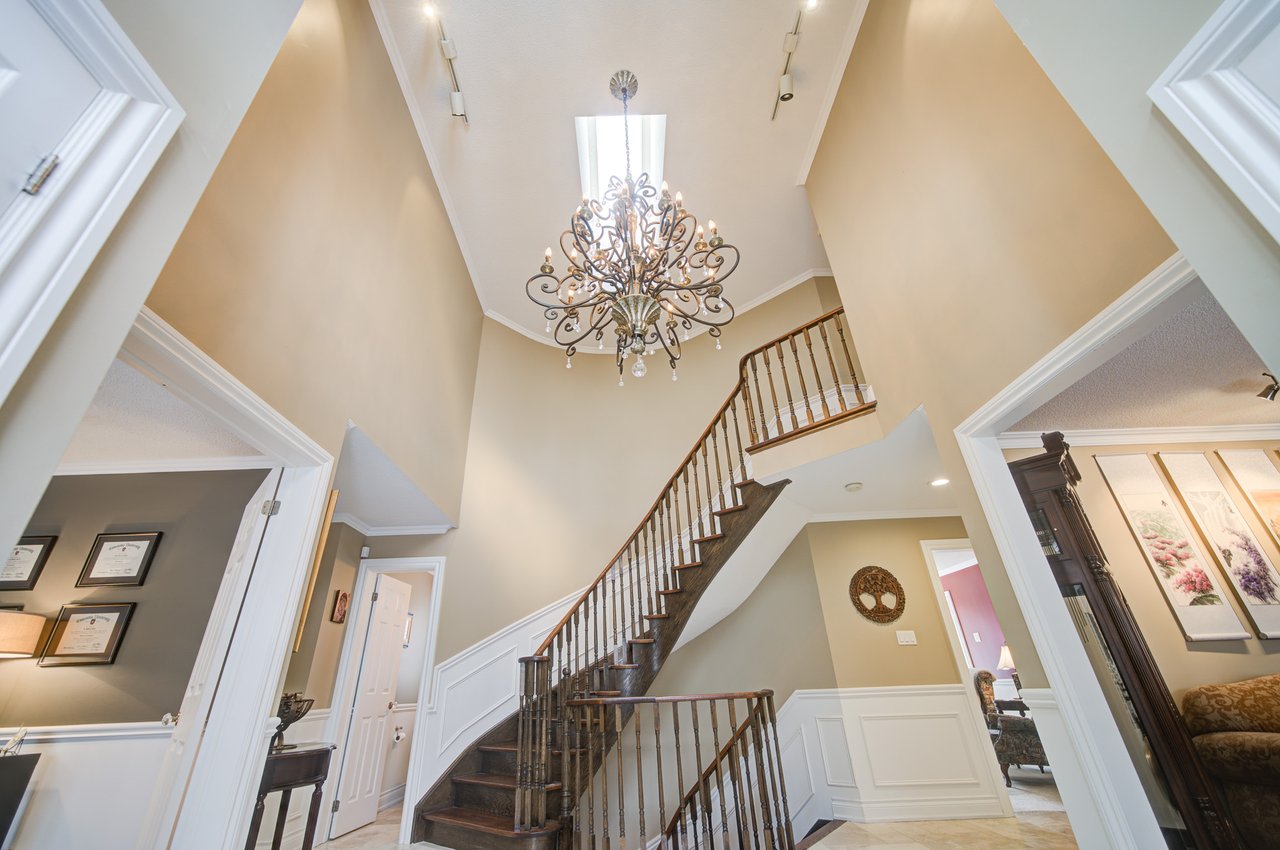 1296 Mapleridge Cres