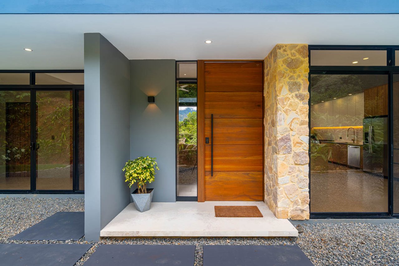 Ojochal Modern Jungle Home with Infinity Pool & Mountain Views