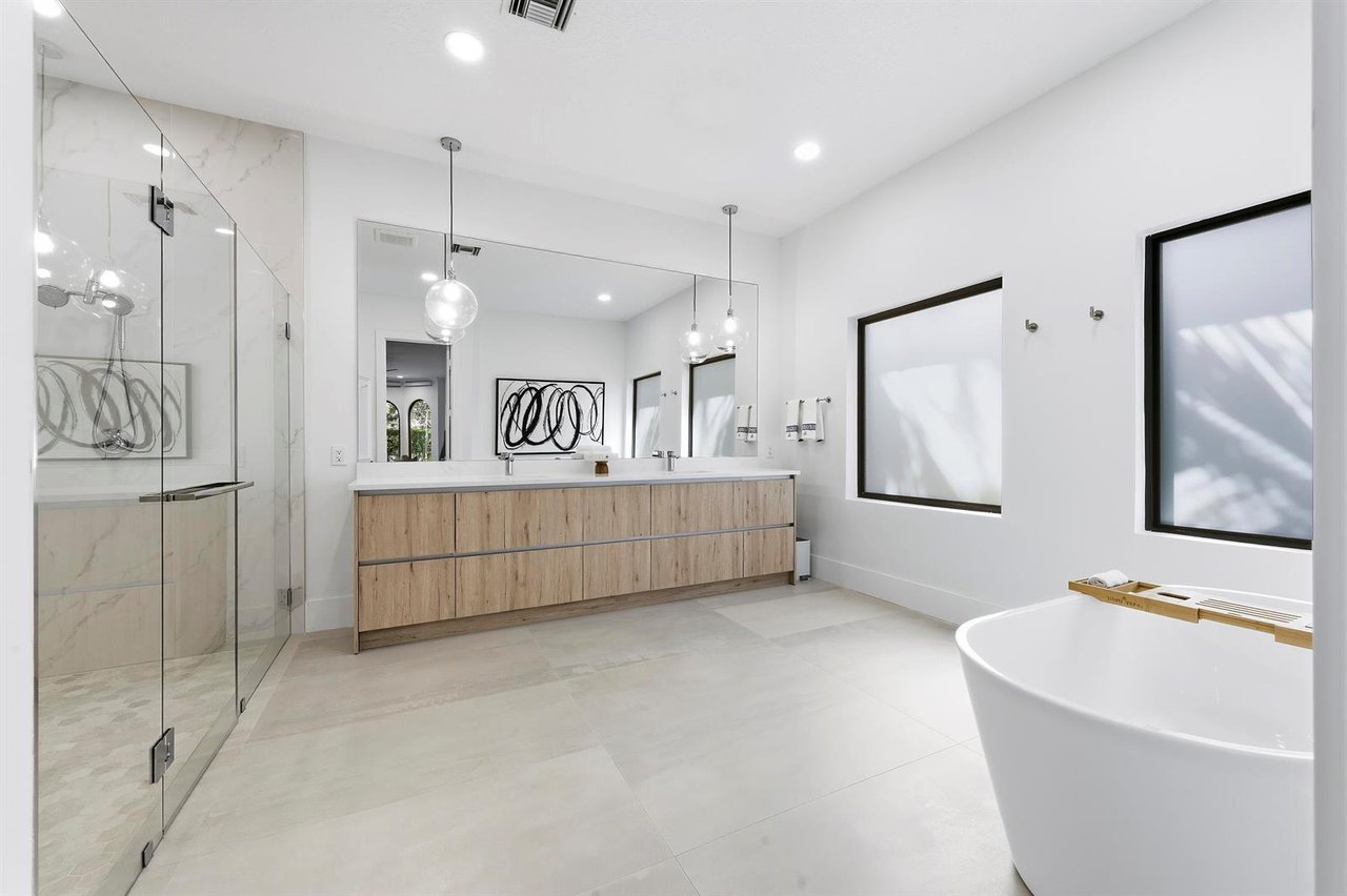 2557 Seminole Circle