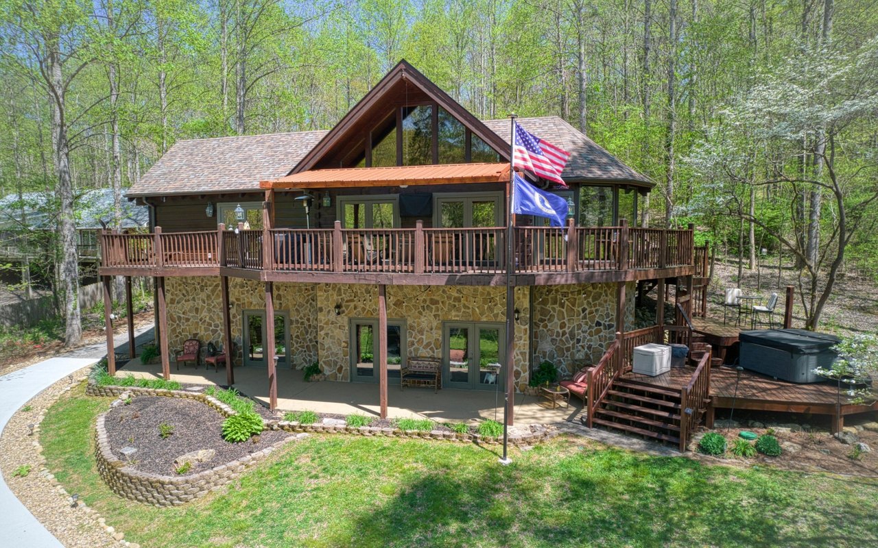Wallace Luxury Spotlight | 156 E Leatherwood Drive Walland, TN 37886
