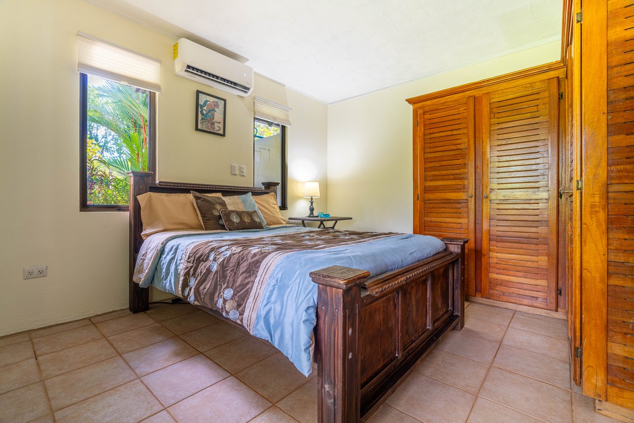 Beautiful Casa Tucán Escape, Tres Rios,  Gorgeous Mountain View with Room to Build!