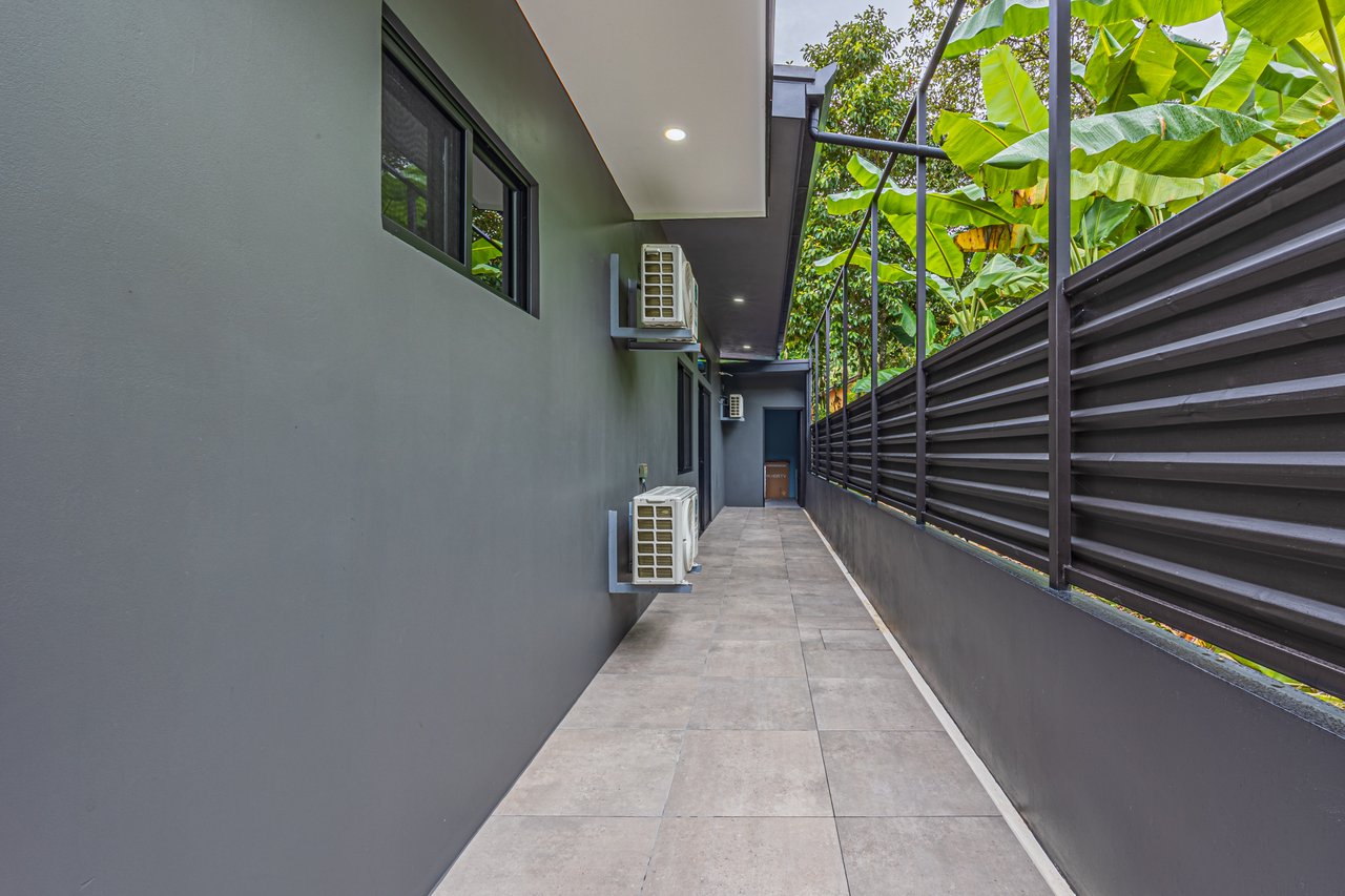 Gorgeous Brand New 3br Home close to Dominical with extra land.