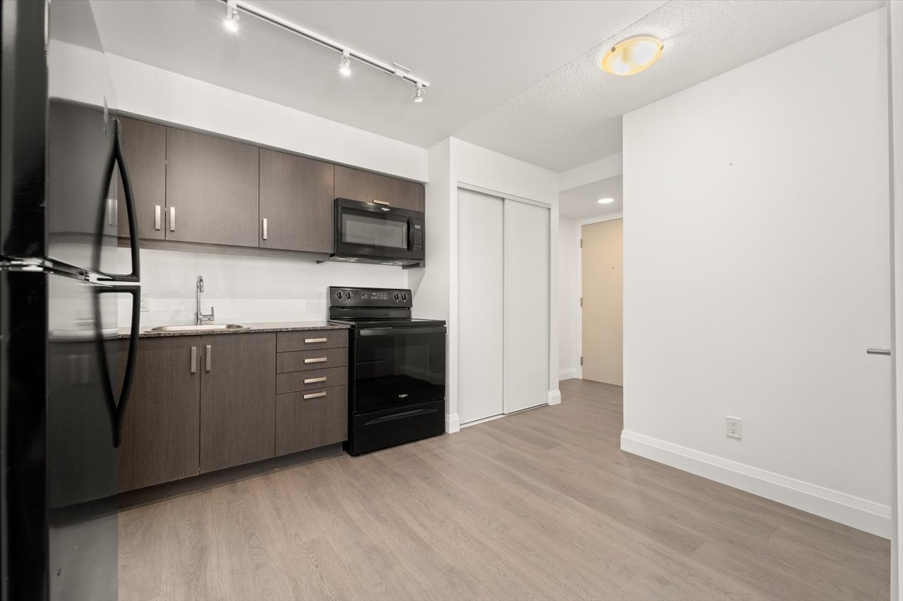 30 Meadowglen Pl 1106