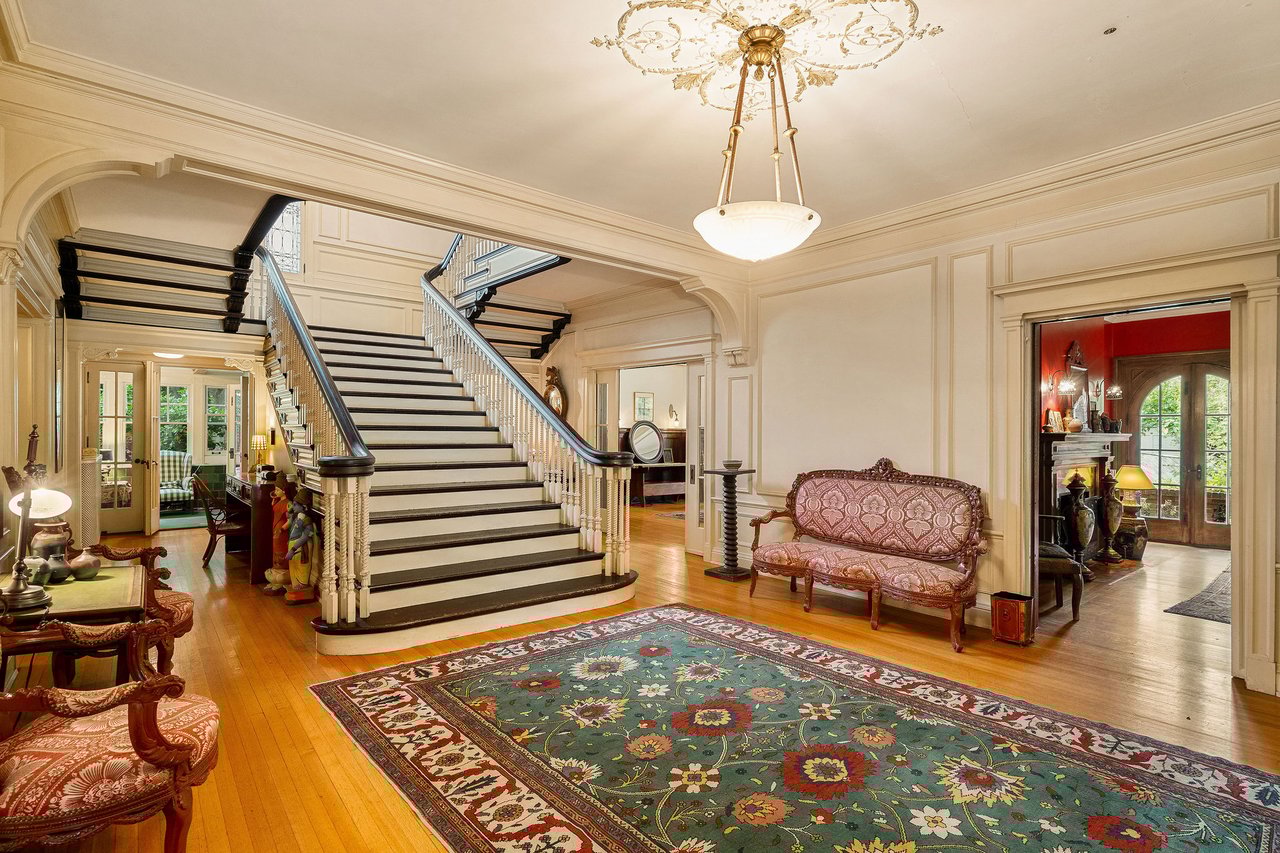 1130 Westchester Pl
