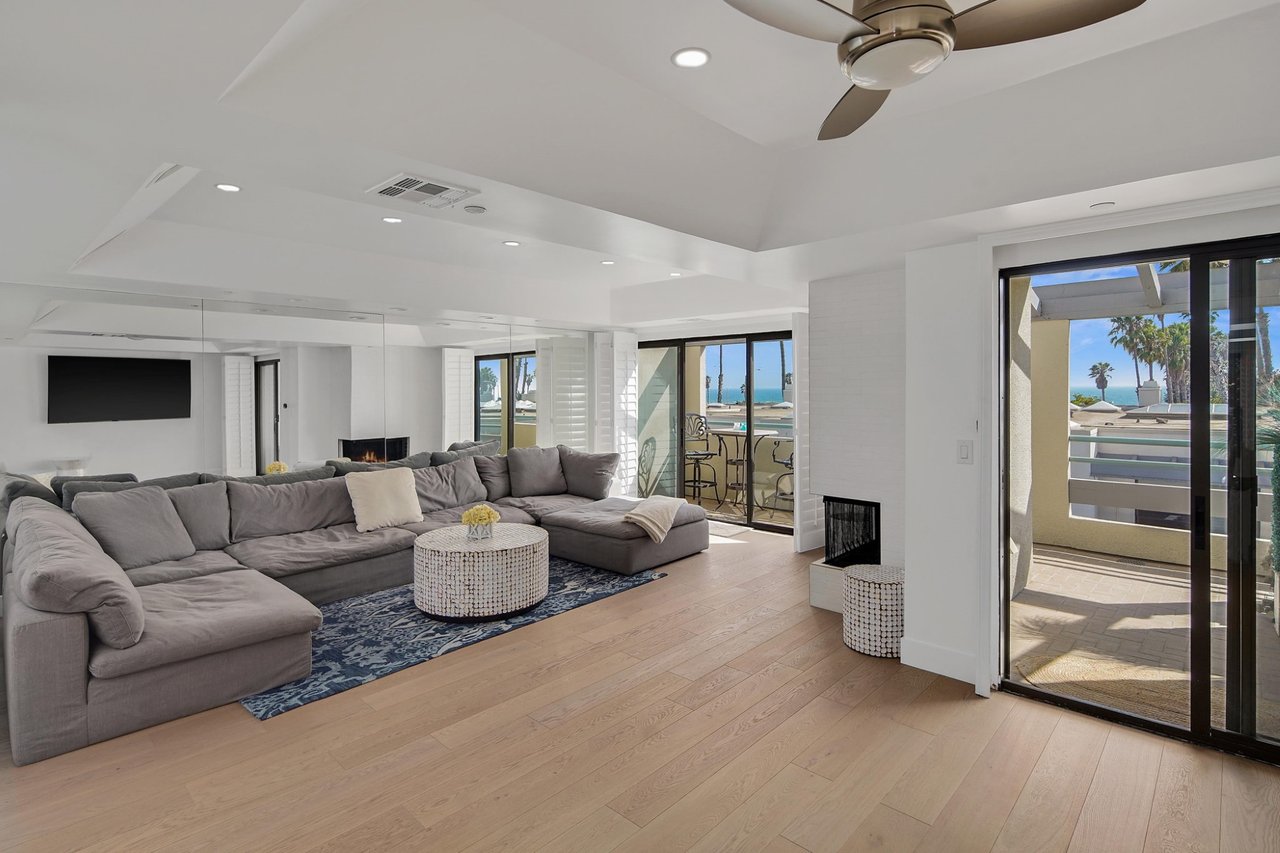 22 20 Ocean Park Blvd