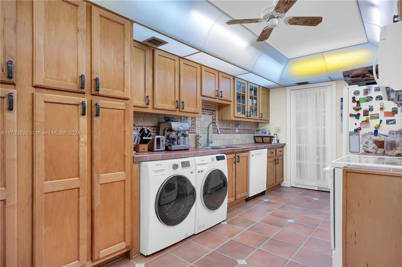 1121 Crandon Blvd, #E803