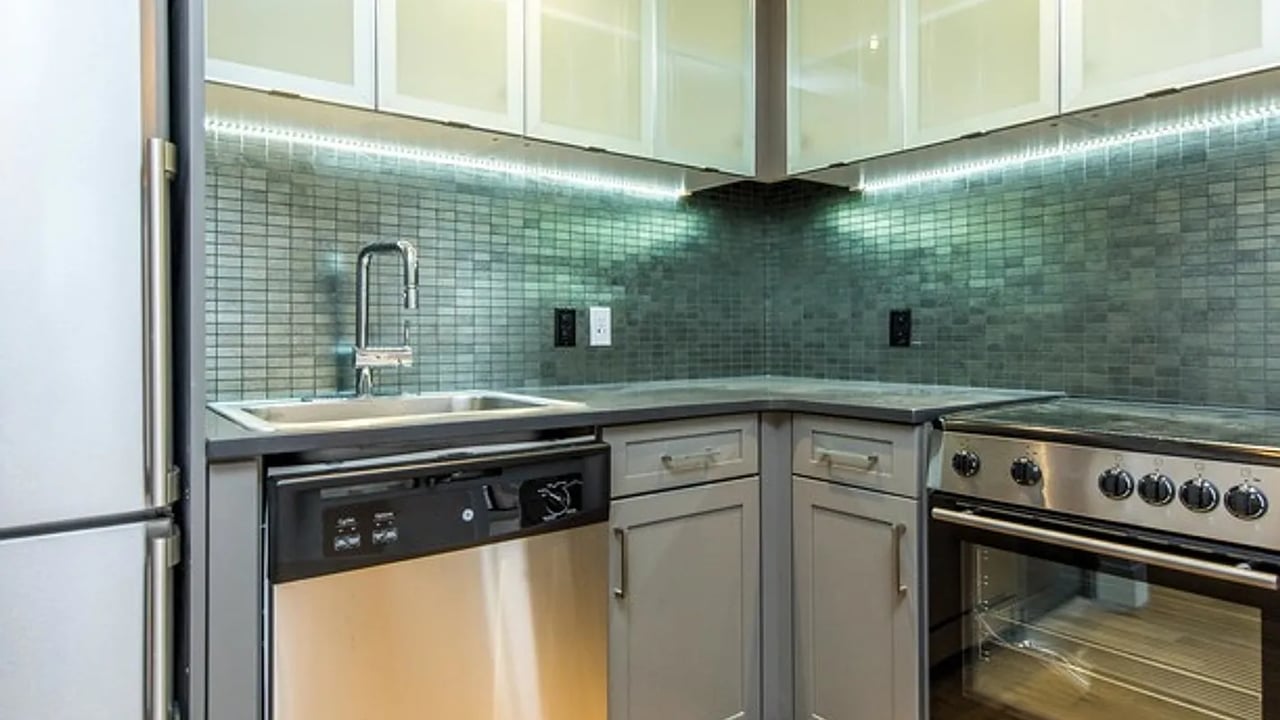 185 Leonard St 3A