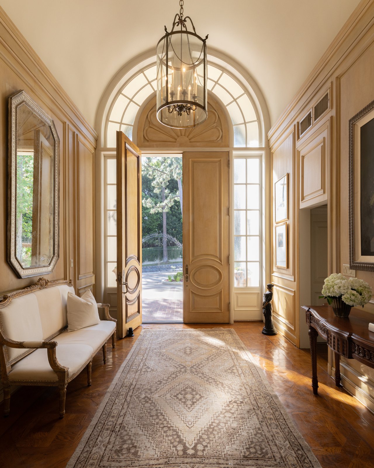 1025 N Crescent Dr, Beverly Hills