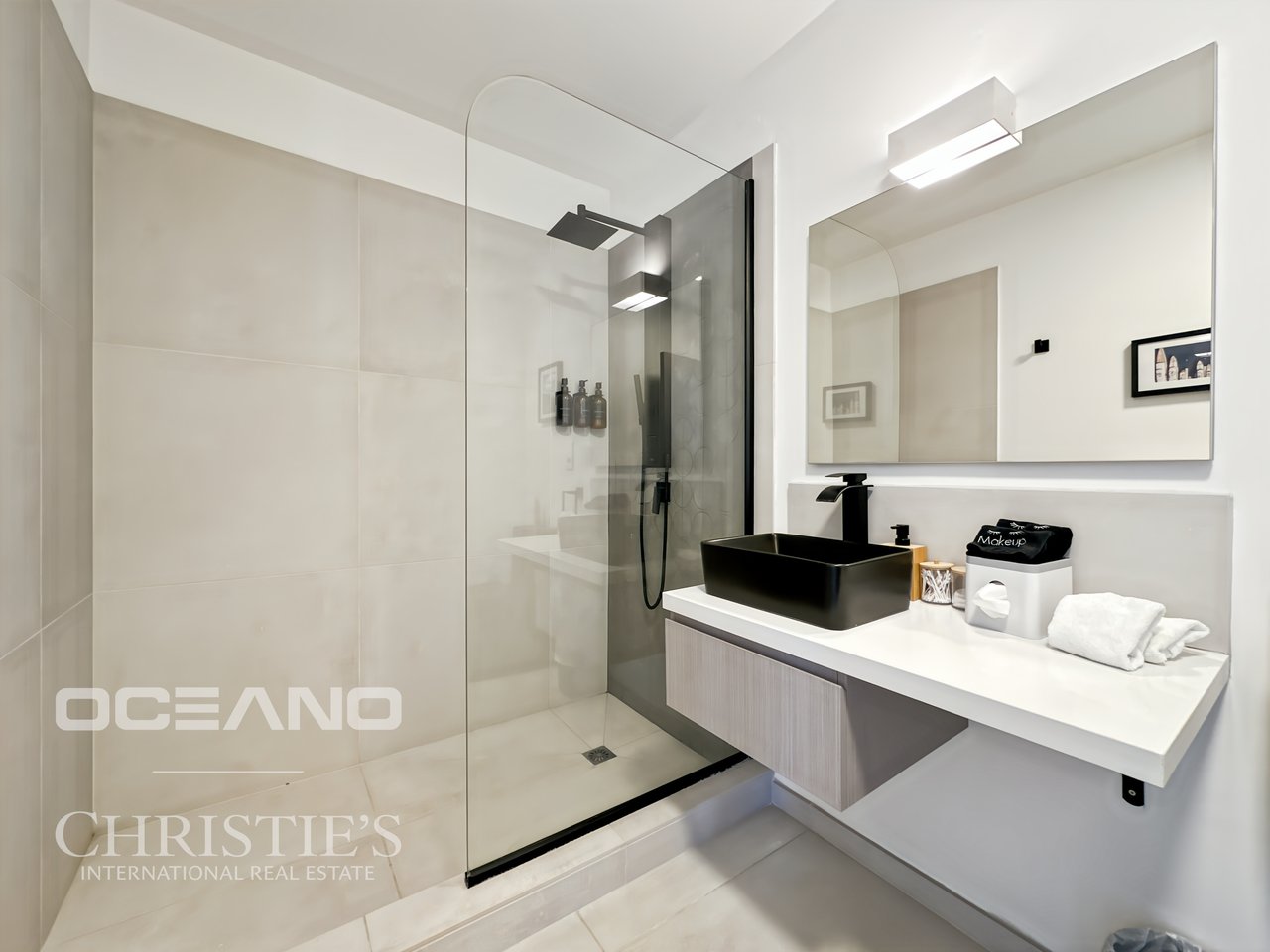 Cliffside Villa - Mont Rouge