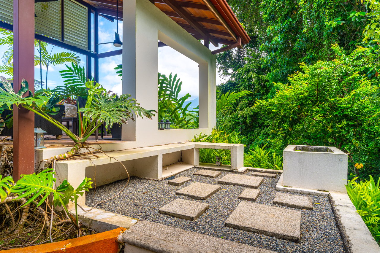 Casa de Orquideas - Mountains, Ocean and Jungle with Privacy In Gated Community, Ojochal