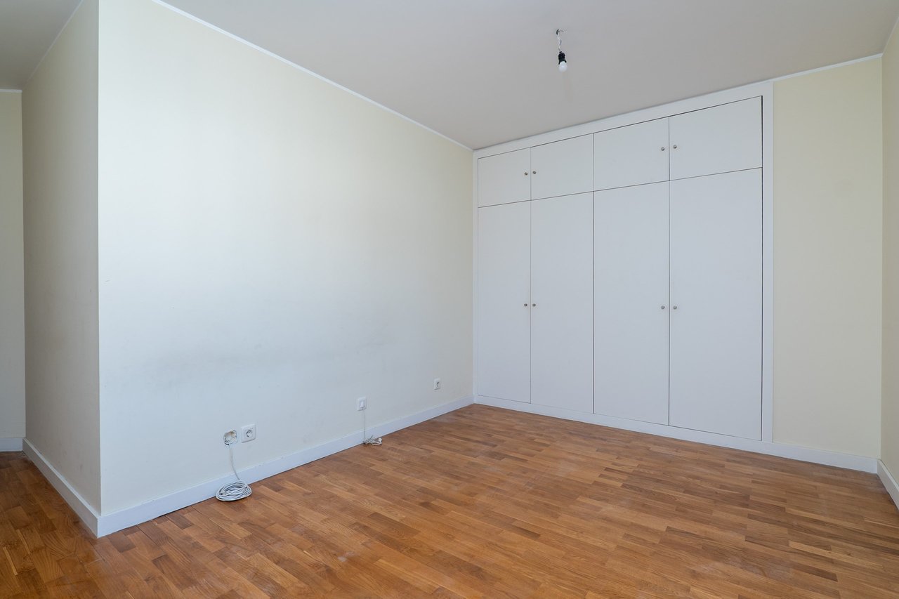 Spacious and Bright 4-Bedroom Apartment for Rent Near Colégio do Rosário