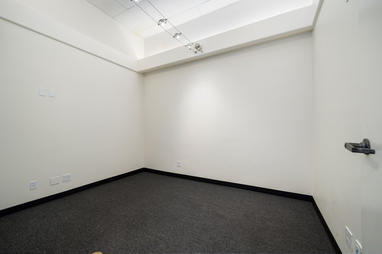 Desert Square - Suite D