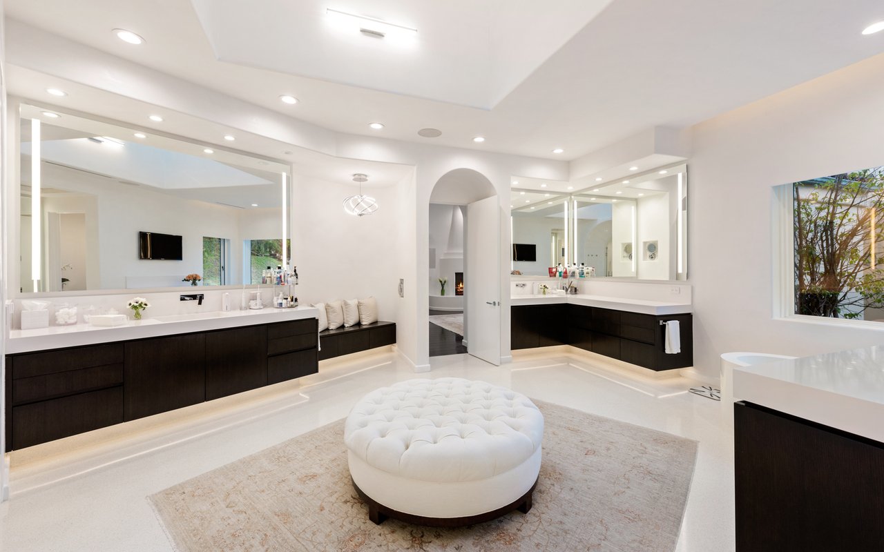 16405 Mulholland Drive