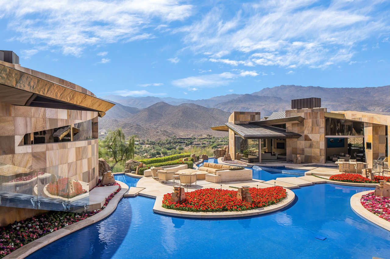 706 Summit Cv