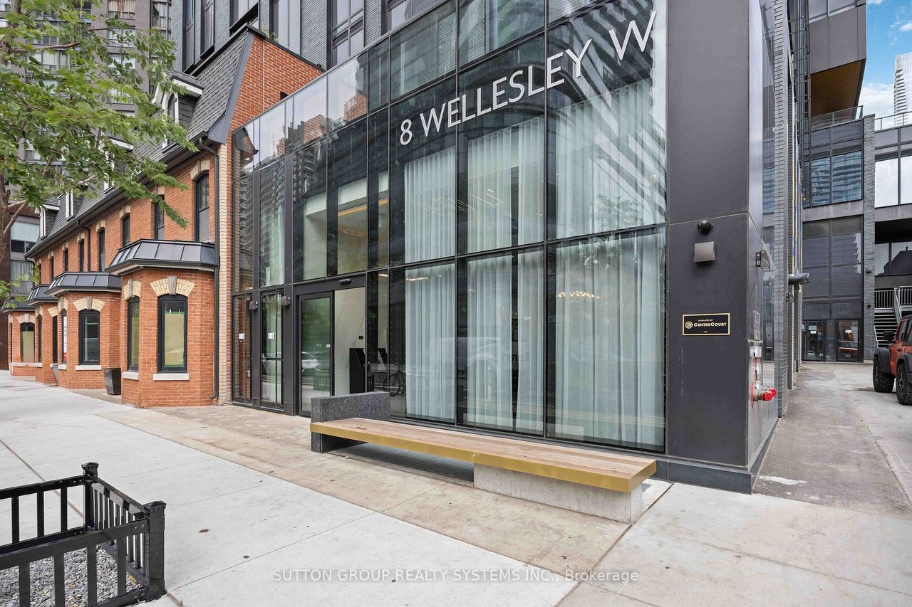 YORKVILLE PENTHOUSE LIVING