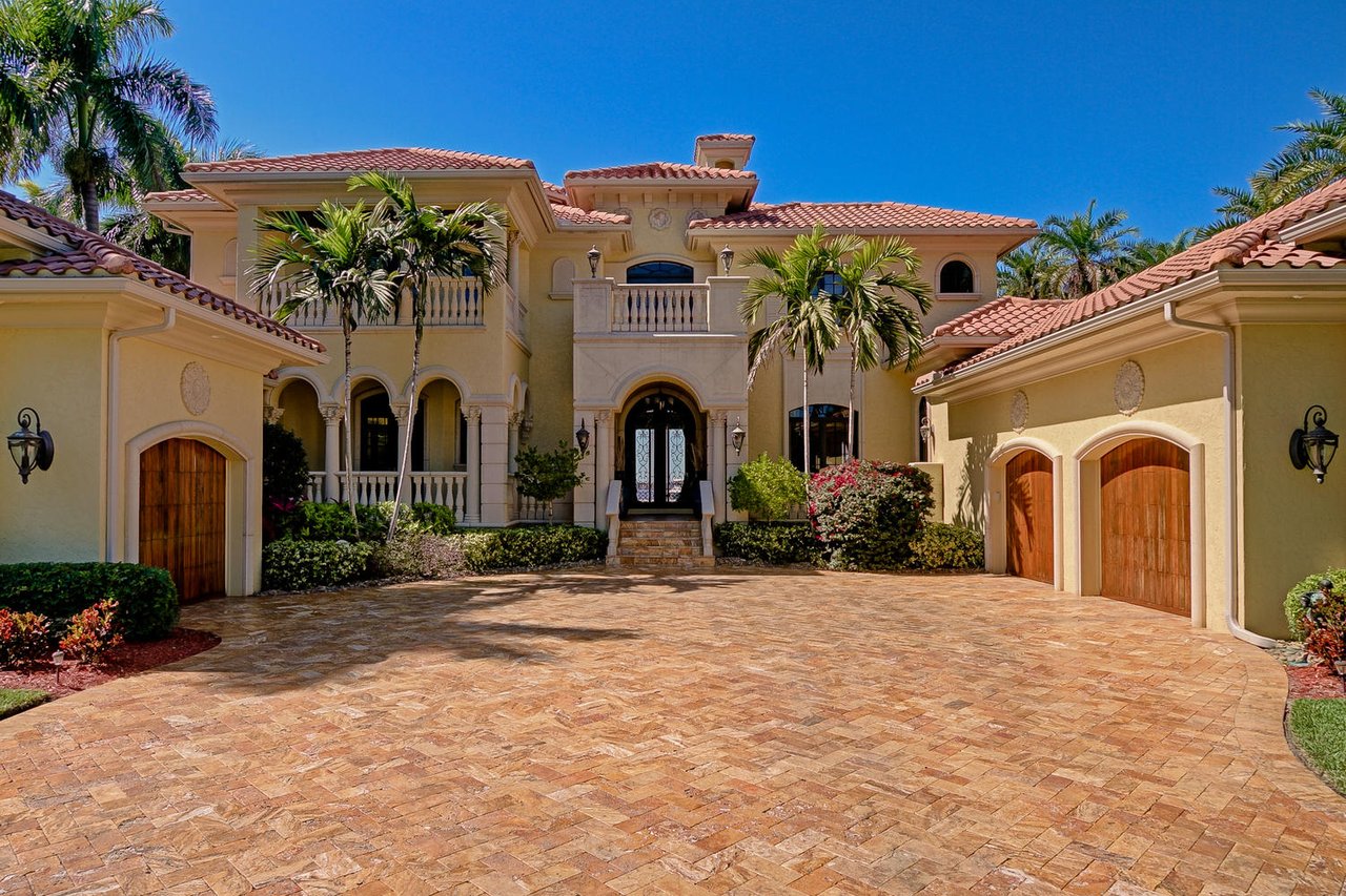 2704 Shriver DR