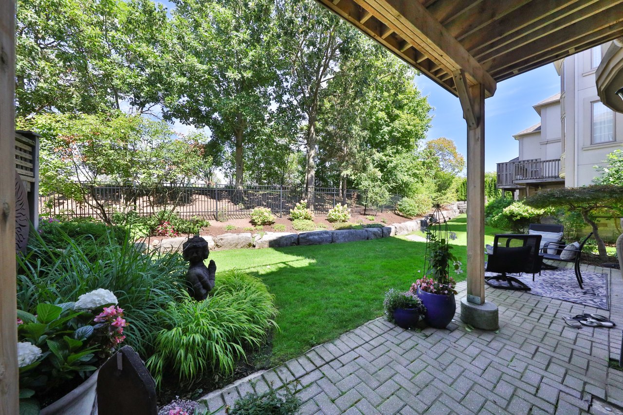 30-2400 Neyagawa Boulevard, Oakville