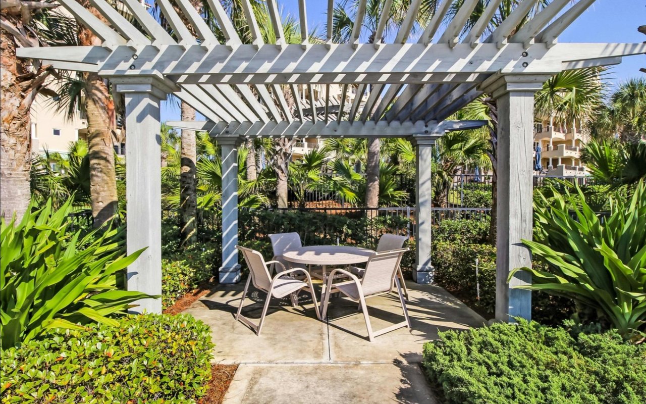 Luxury Outdoor Living Features That Add Value in Manatee County