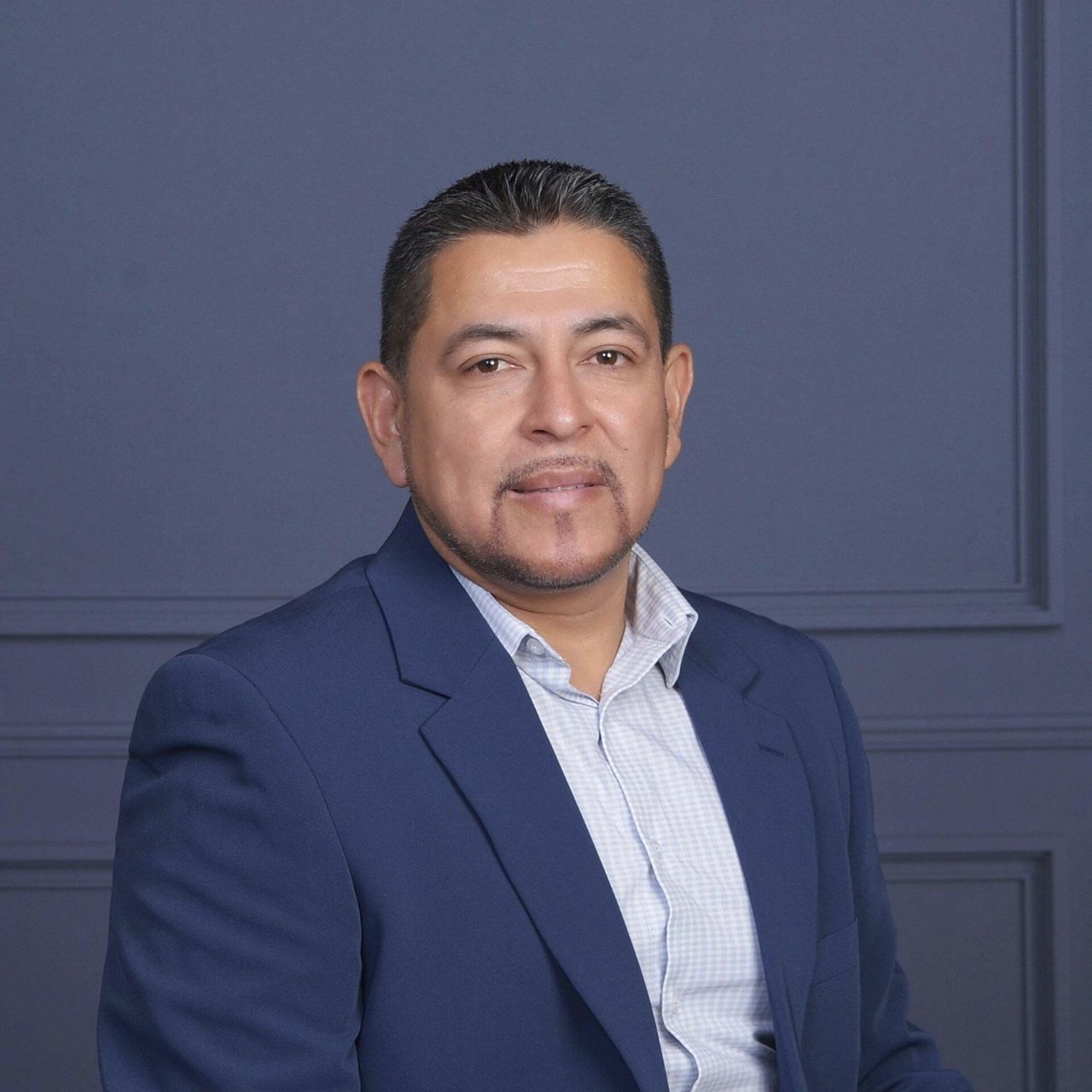 Carlos Dominguez Murillo Waukegan, IL Real Estate Agent Headshot
