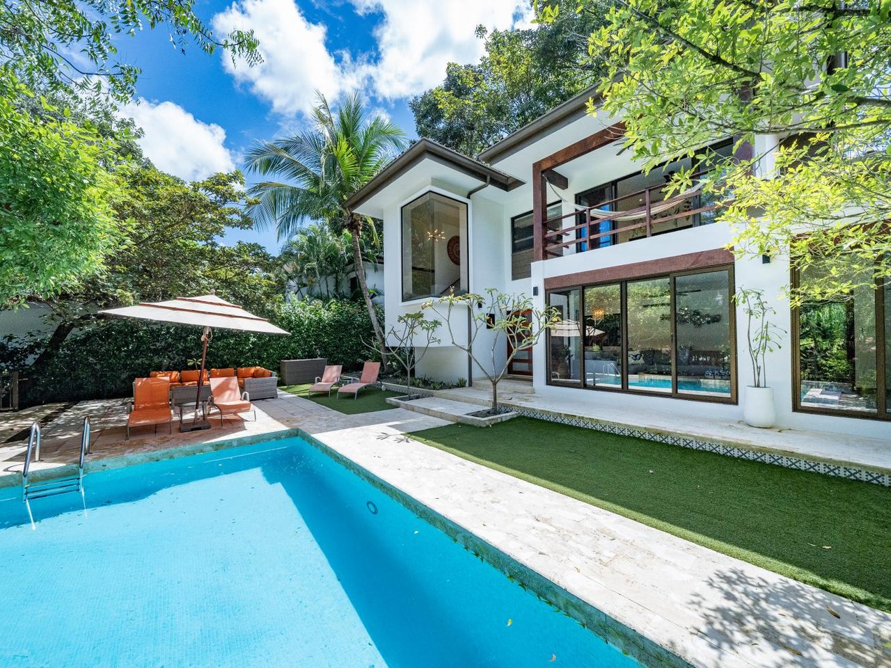 Casa Plumeria | Modern Elegance and Tropical Tranquility Near Tamarindo