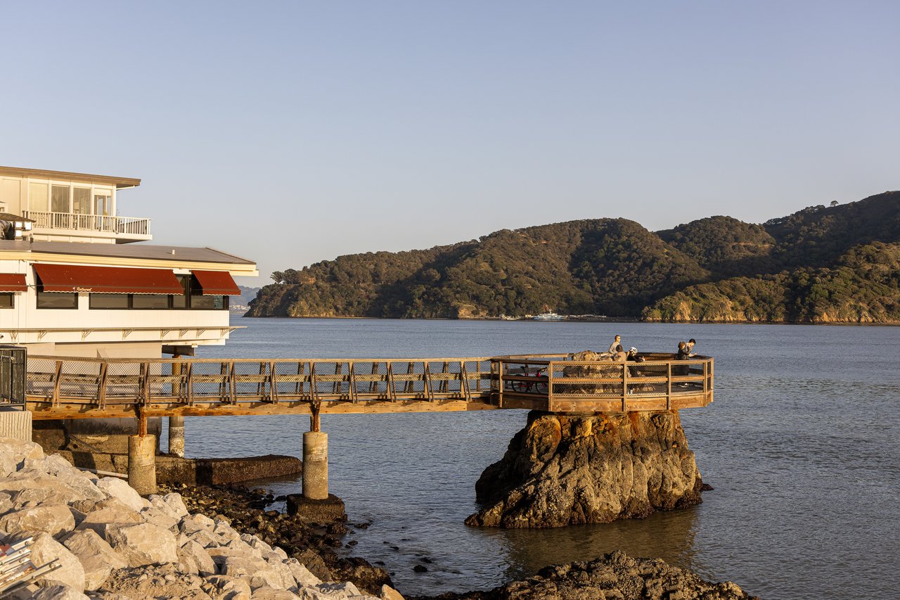 Luxury Condo with Sweeping Bay Views