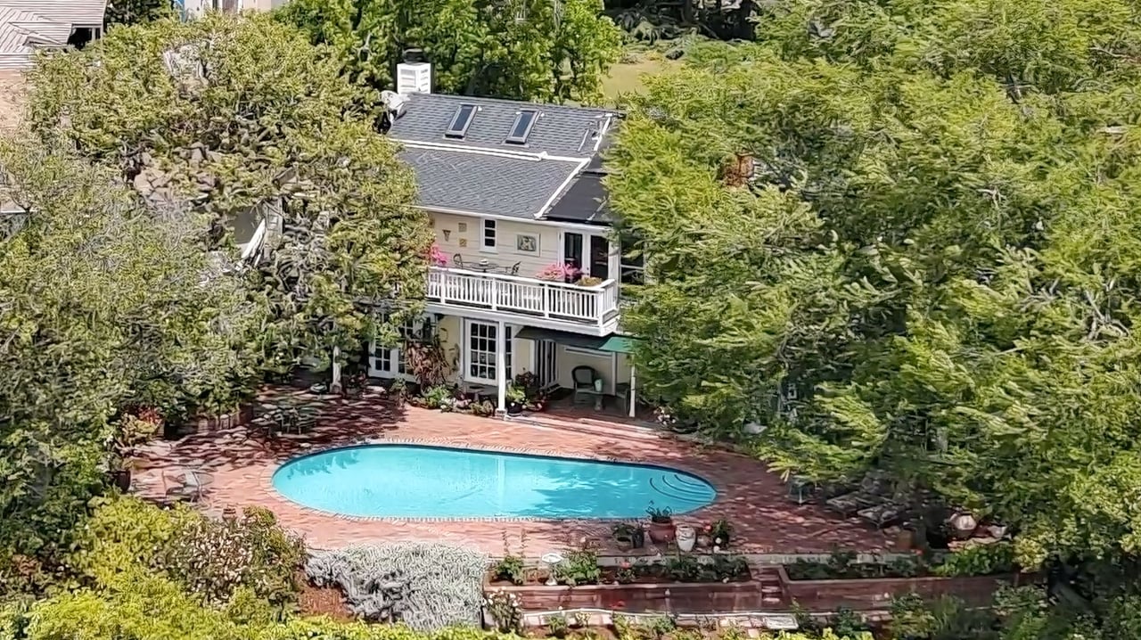 A Slice of Heaven in Lake Hollywood