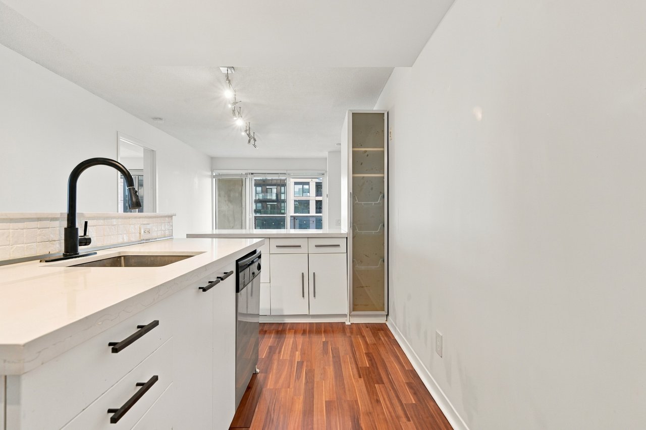 Immaculate 2 Bedroom Corner Unit