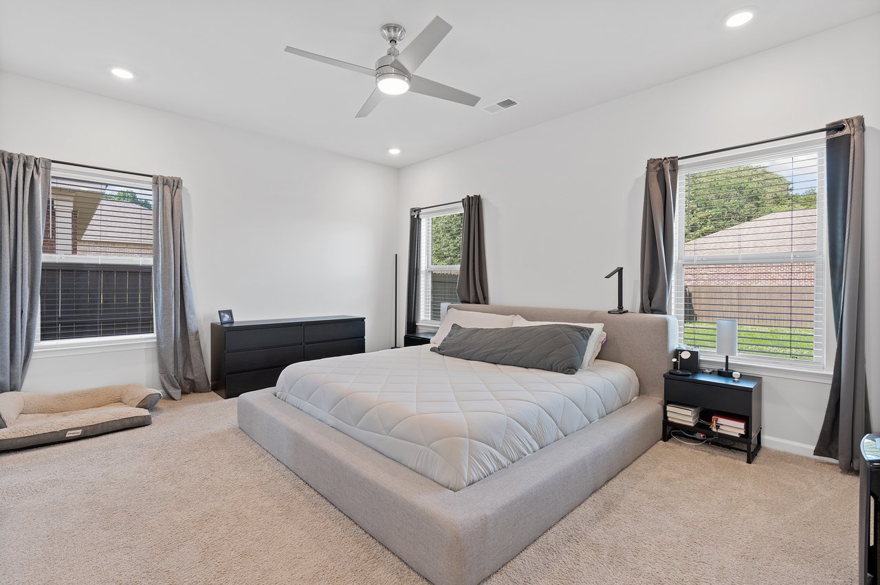 Spacious 4-Bed with 3-Car Garage & Prime Location Near Hwy 72