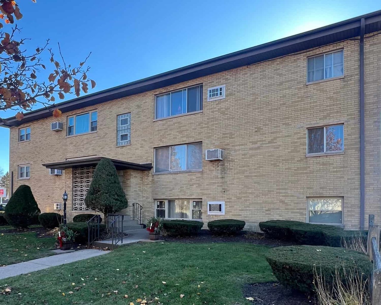 8940 White Oak Avenue | Munster, Indiana