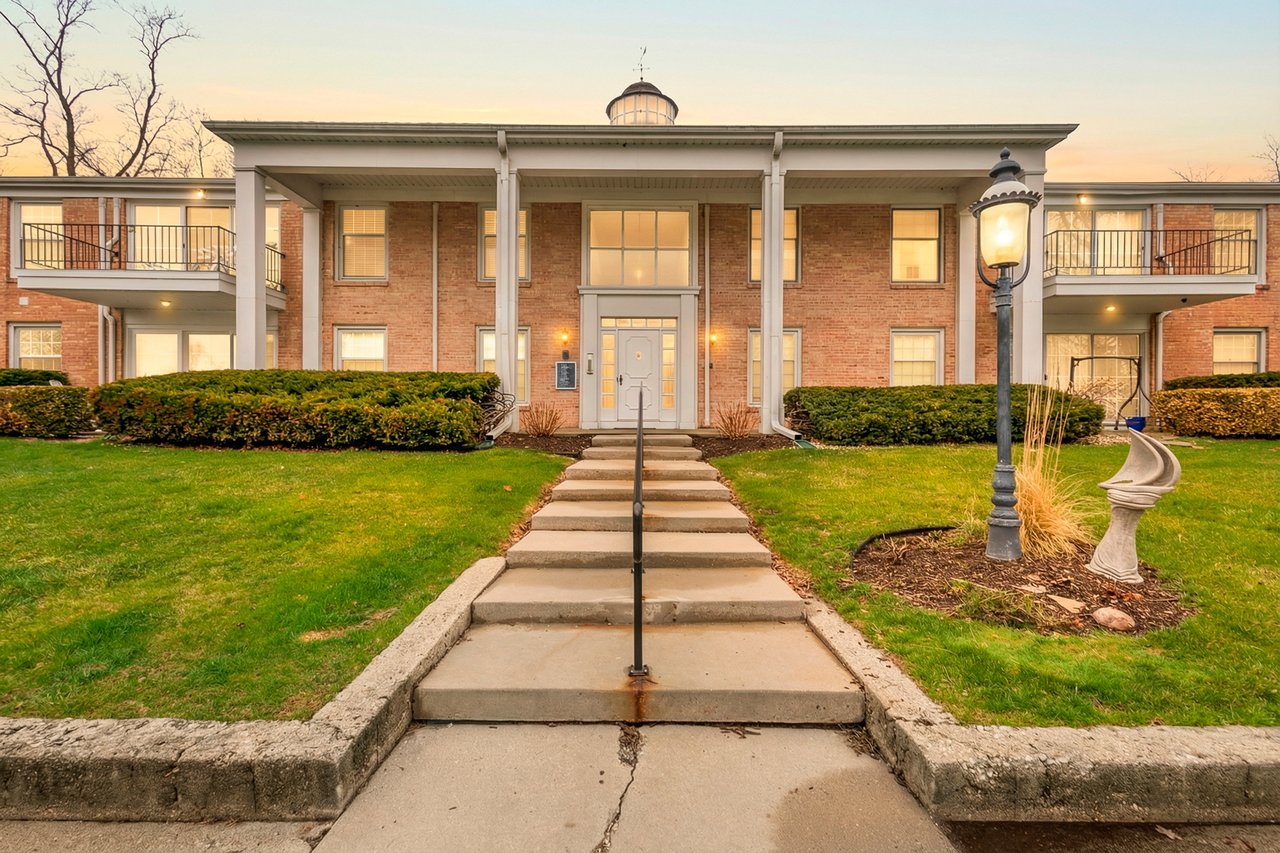 1305 W. Main St. Unit 202 Lake Geneva, WI 53147