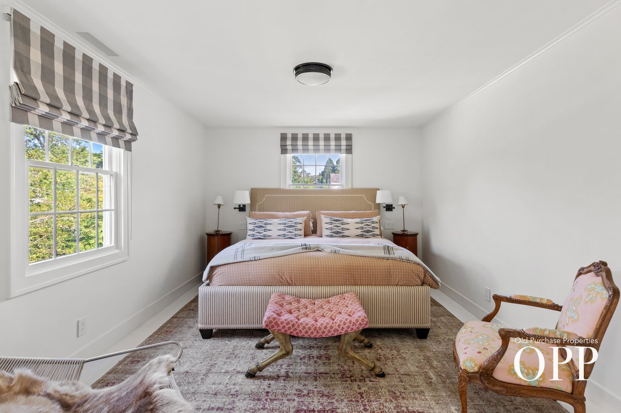 A REFINED BELLPORT RETREAT