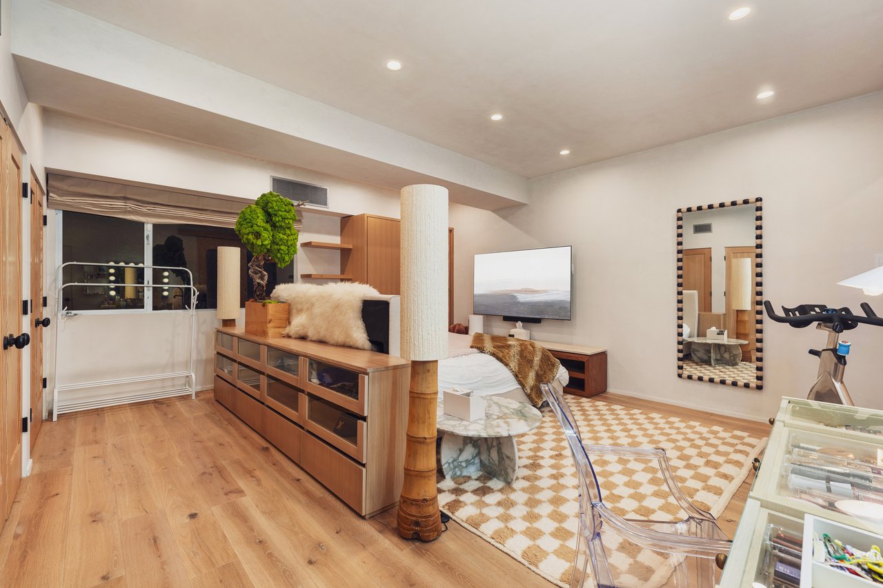 295 Mabery Rd, Santa Monica
