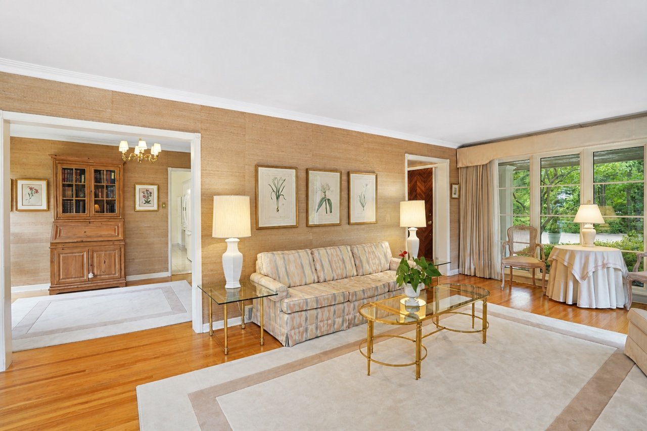 5052 Lakeshore Road, Burlington