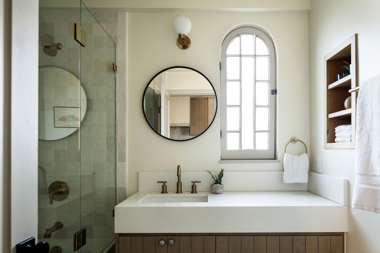 Vacant Trophy Silverlake Triplex With Reservoir Views