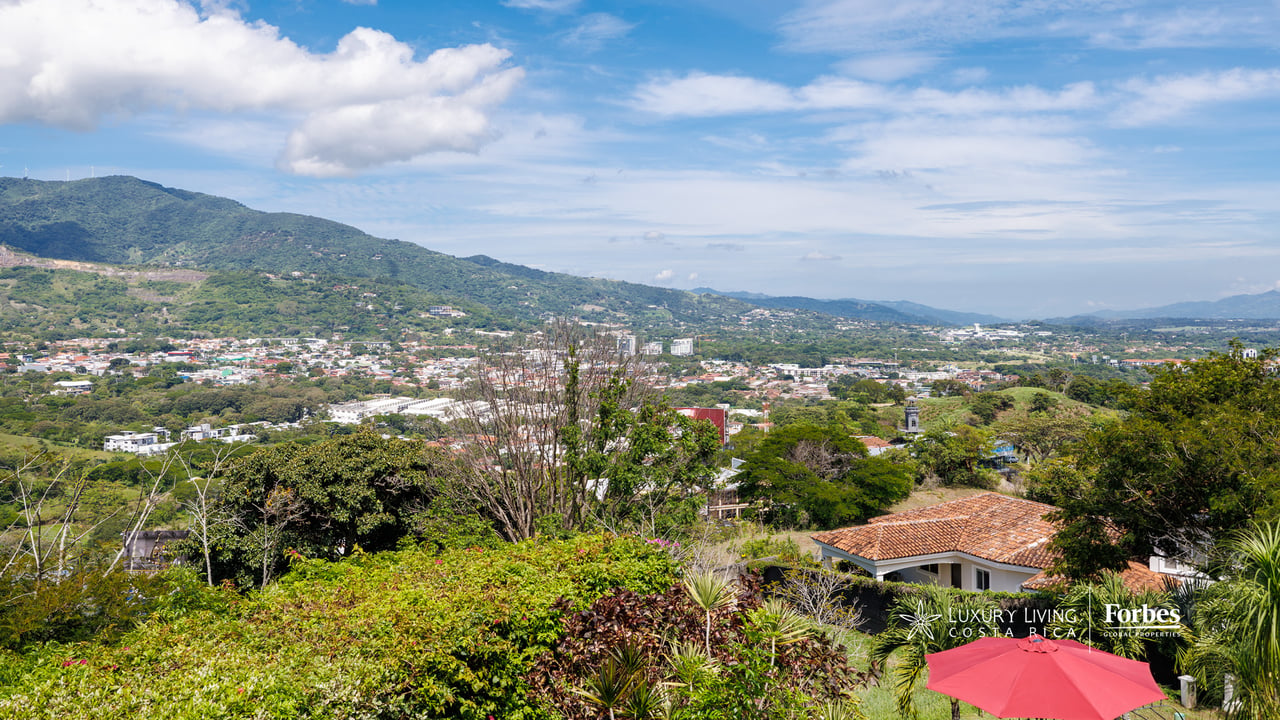 21471 - Luxury colonial house with 4 bedrooms, office, terrace and pool