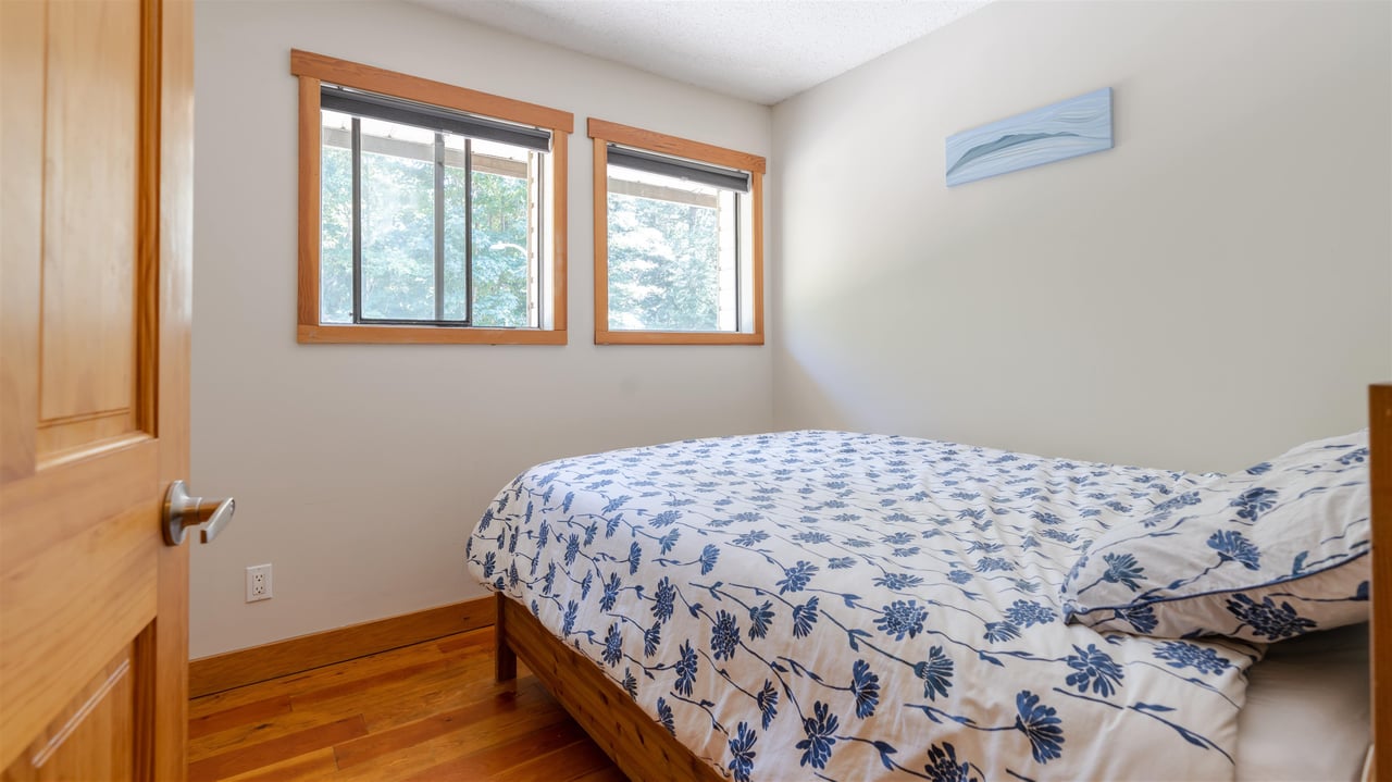 1124 Plateau Cres