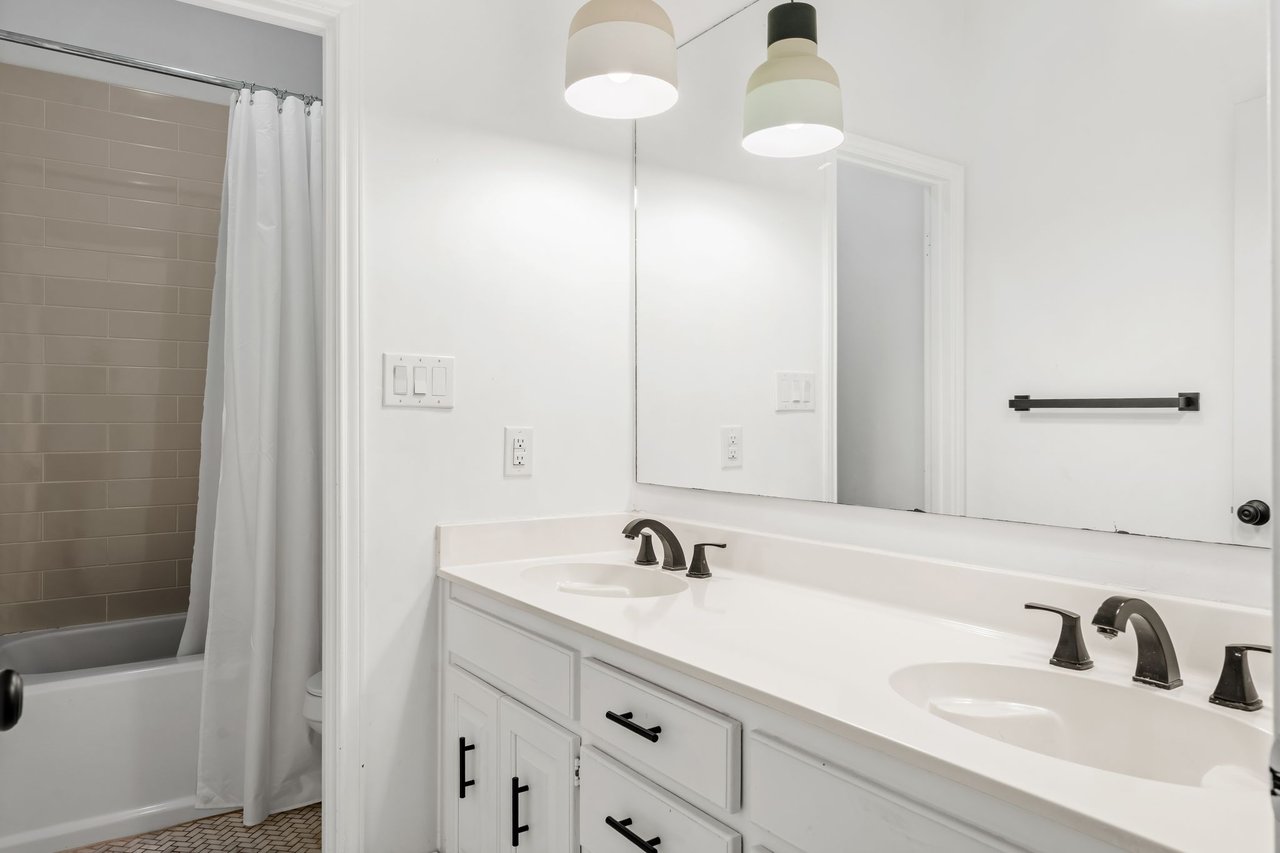 7302 Anaqua Dr