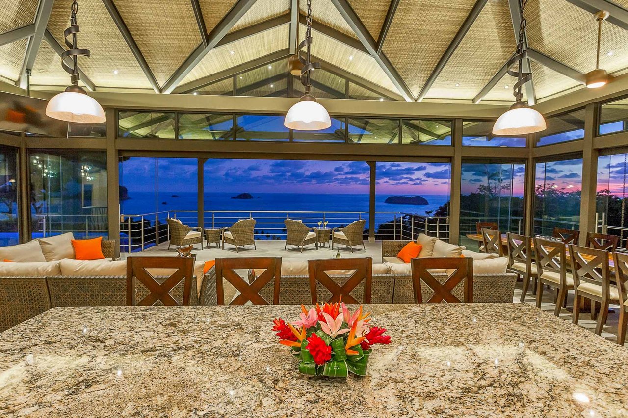 Walk to beach Vista Hermosa Estate Lucrative Contemporary Estate