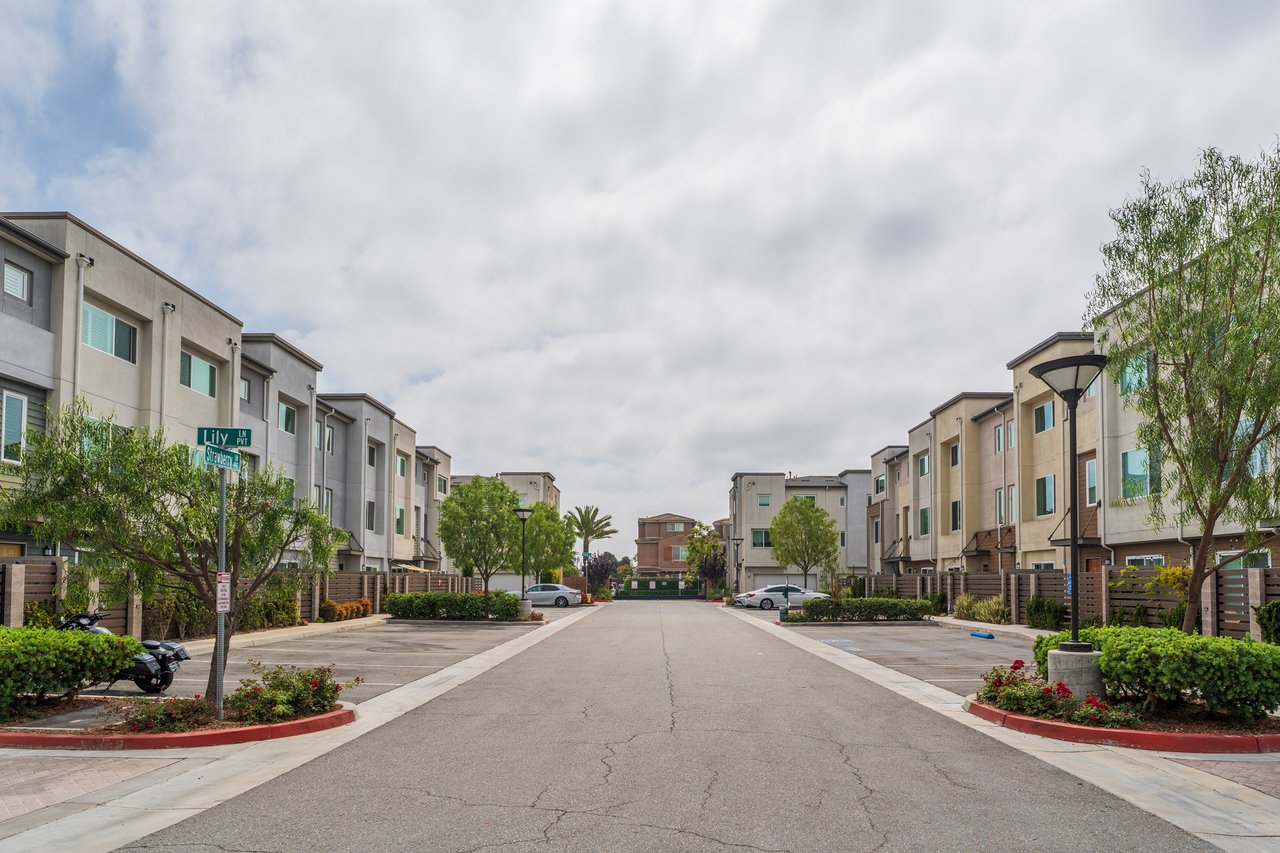 14418-5 Plum Lane
