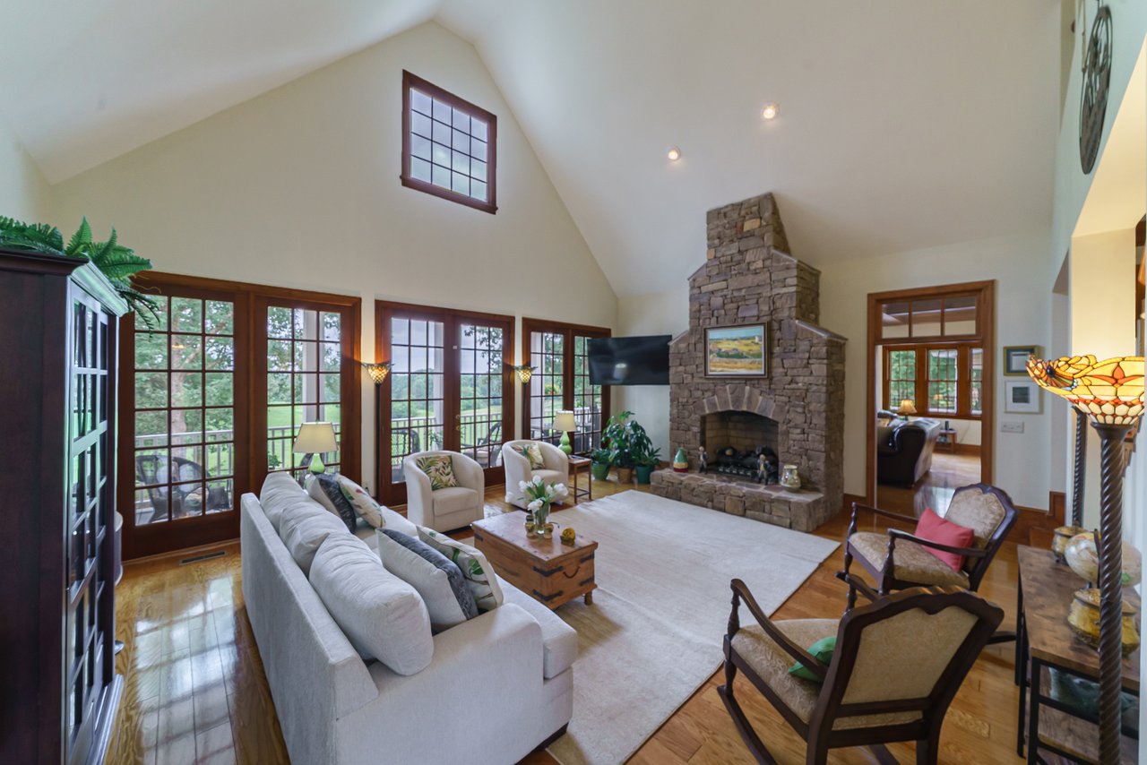 29-Acre Equestrian Estate with 14-Stall Barn